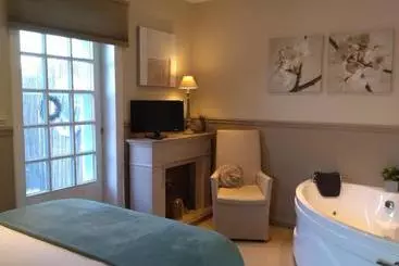 Bed and Breakfast Casa Cosi, Tourist & Business Suites & Flats With Reserved Parking, Private Sauna Available