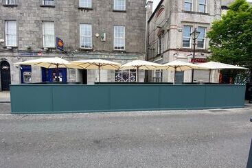 住宿加早餐  Hallahan S