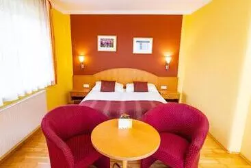 Golf & Thermenland Sonnenpension Frühstückshotel Burgauberg Stegersbach