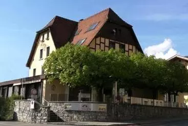 Hotelli Der Löwen, Löwen Betriebs  Und Management Gmbh