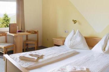 בית מלון כפרי Grüner Heinrich Bett&frühstück