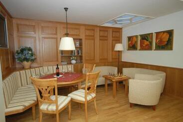 Gasthof Hotel Hauslwirt