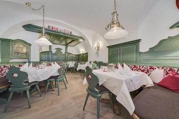 Gasthof Hotel Hauslwirt