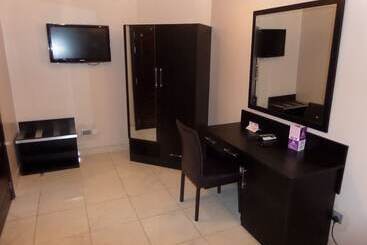 Maidaville Hotel And Suites