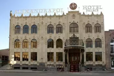 هتل Alexandrapol Palace