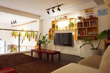 Maya Papaya Cafe & Hostel（one Stop）