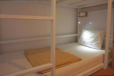 Maya Papaya Cafe & Hostel（one Stop）