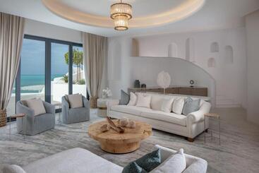 Anantara Santorini Abu Dhabi Retreat Adults Only