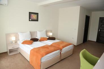 ホテル Clinic Dr. Gechevi