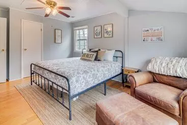 Mökkimajoitus Family Friendly Smithville Cabin: Game Room & Deck