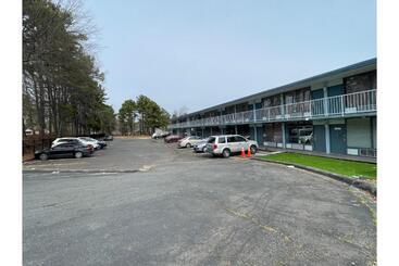 هتل Lamplighter Inn By Oyo Charlotte Airport Area