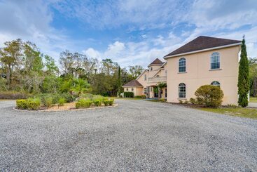 Dom wiejski Luxurious Davenport Home W/ Large Pool & Hot Tub!