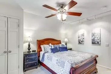 Mökkimajoitus Ste Genevieve Home On 17 Acres, Near Wineries!