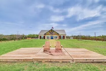 Mökkimajoitus Farm Retreat W/ Furnished Patio: 12 Mi To Mckinney