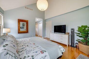 별장 Union Pier Home W/ Outdoor Entertainment Spaces!