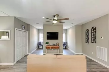 Mökkimajoitus Bright Kingston Springs Home < 22 Mi To Nashville