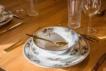 Residenssi Immaculate 2 Bed House In London