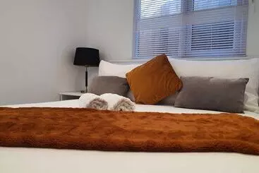 Mökkimajoitus Stunning 1 King Bed Cabin In Grays