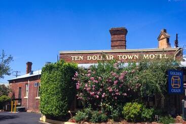 Ten Dollar Town Motel