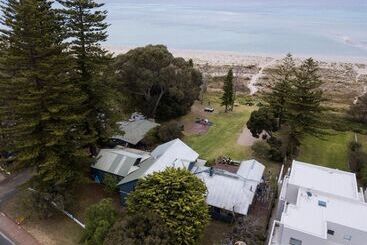 Dunsborough Beachouse Yha Hostel