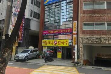 هاستل Mokhwatel