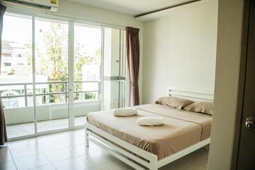 هاستل Zerozeroone