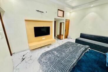 پانسیون Wonderstays