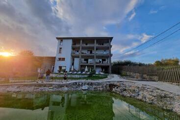 Pensiunea Ponorvata De Jos Complex Golden Lisard