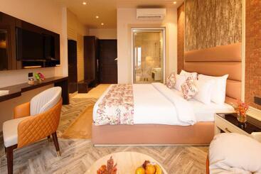 Mountoria Retreat Naukuchiatal  By Leisure Hotels Group