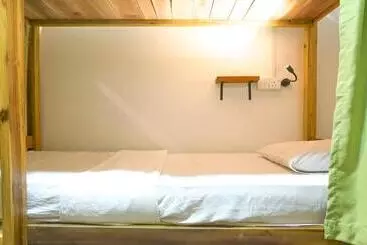 Hostel Happy Hammocks, Arugam Bay Beach   Sri Lanka