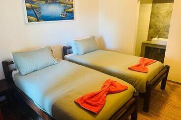 ベッドアンドブレックファースト Sally Cant Surf