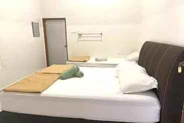 Hotel Oyo 90971 Pollock Homestay