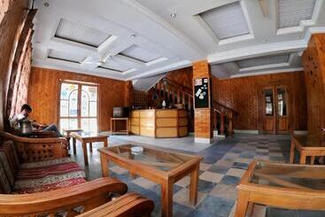 هتل Baltistan Continental