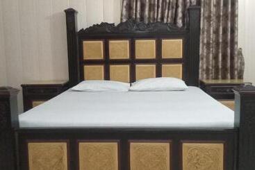 پانسیون Decent Palace