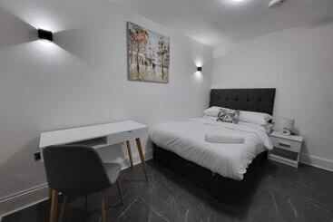 פנסיון Blackhorse Long Term Stay