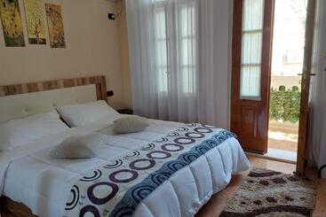 Nocleg ze śniadaniem Godard Apartments