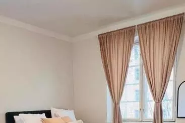 Aamiaismajoitus (B&B) Your Chic Vibrant Airbnb