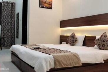 Fabhotel Royal Suits Nr Mahadji Shinde Chhatri