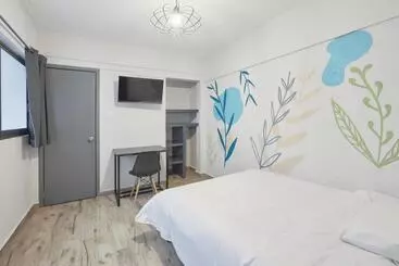 هتل Suites Veinti2