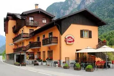 Hotelli Albergo Del Ponte