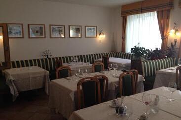 فندق Ristorante Genzianella