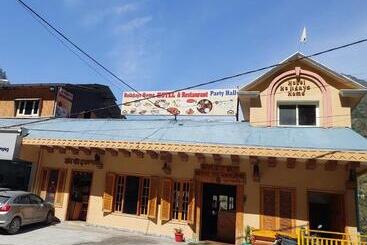 Hotell Holidays Home