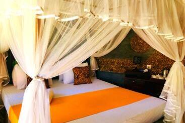 Hotel River View Safari Cottage