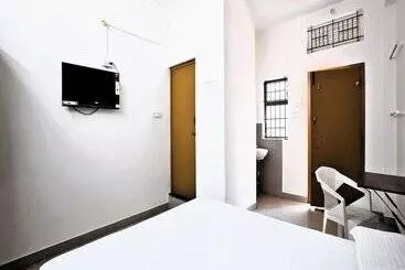 ホテル Sarvam Lodge