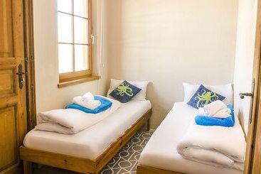 تختخواب و صبحانه A La Mer