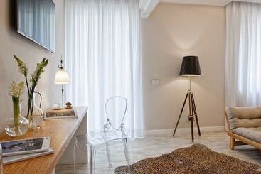 Bed and Breakfast Best Season