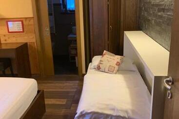 تختخواب و صبحانه Hosquet Lodge