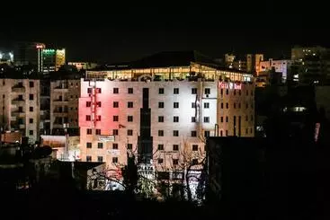 هتل Queen Plaza