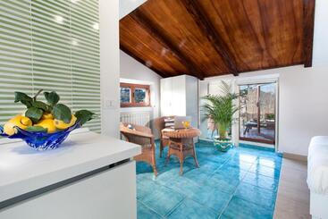 Bed and Breakfast Maison Villa Angela