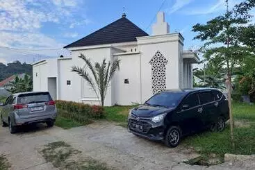 Hotel Oyo 93714 Guest House Gembul Syariah